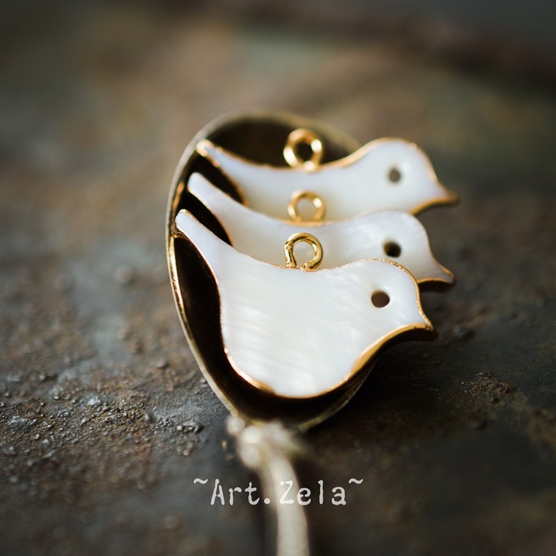 Pendentif oiseau nacre naturelle 25x16.5 mm X1 Pendentif laiton et nacre
