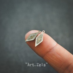 Petits pendentifs losanges argentés 15x6mm X2 Acier inoxydable gravé
