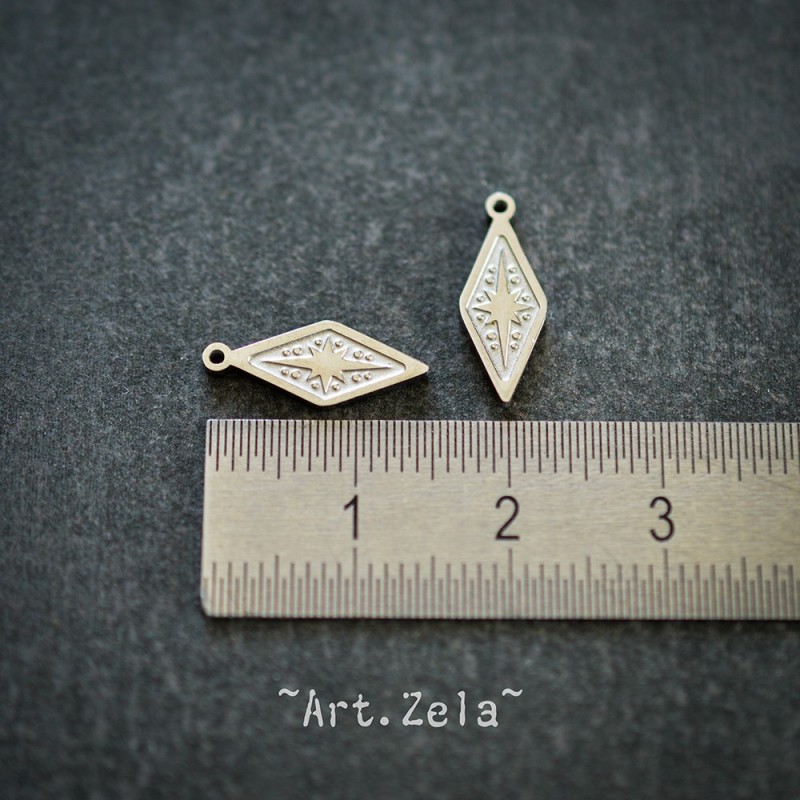 Petits pendentifs losanges argentés 15x6mm X2 Acier inoxydable gravé