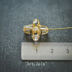 Fleurs au style vintage transparent doré 17mm X10 Perles acrylique