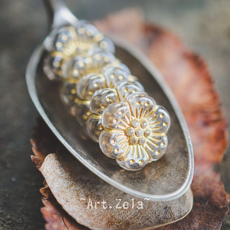 Fleurs transparentes gris clair doré 13mm X10 Perles acryliques