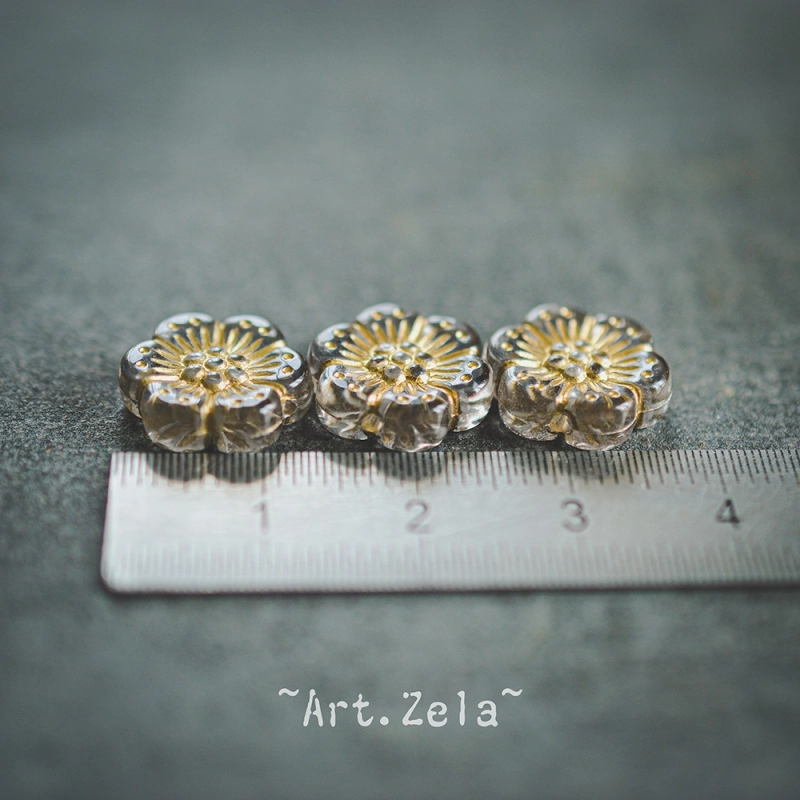 Fleurs transparentes gris clair doré 13mm X10 Perles acryliques