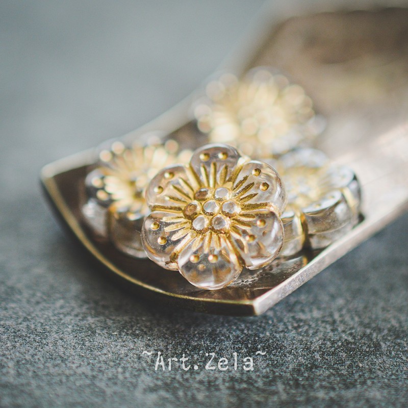 Fleurs transparentes gris clair doré 13mm X10 Perles acryliques