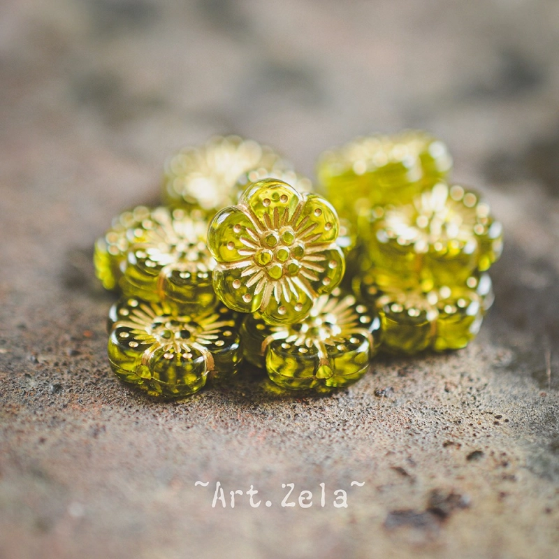 Perles fleurs vert péridot et doré 13mm X10 Perles acryliques