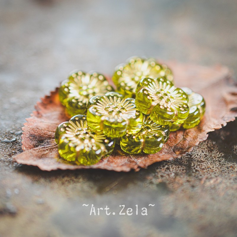 Perles fleurs vert péridot et doré 13mm X10 Perles acryliques