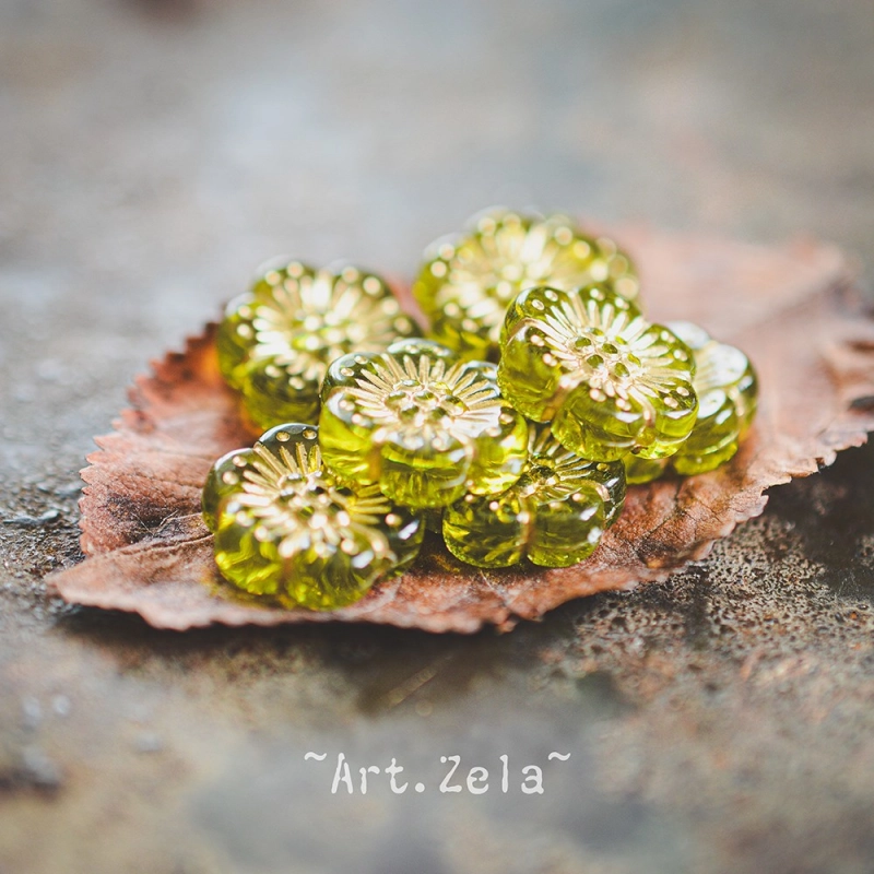 Perles fleurs vert péridot et doré 13mm X10 Perles acryliques