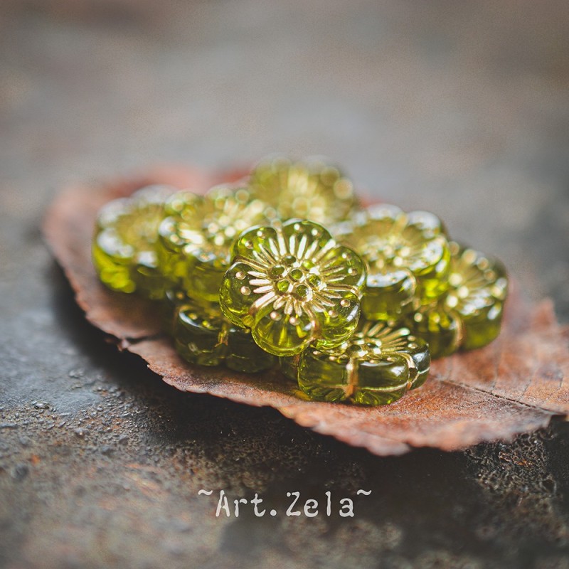 Perles fleurs vert péridot et doré 13mm X10 Perles acryliques