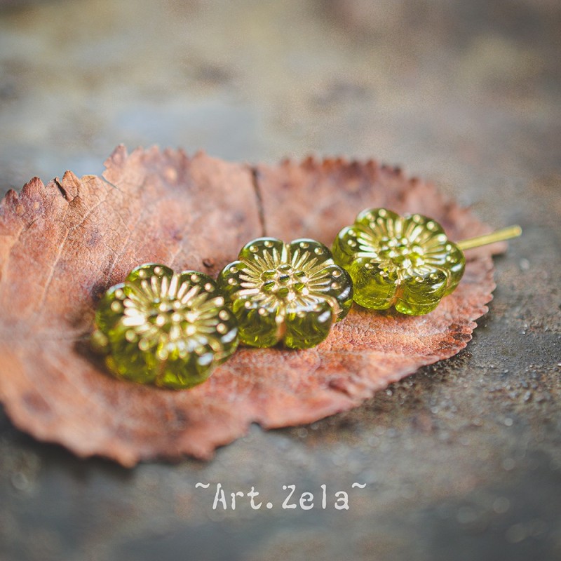 Perles fleurs vert péridot et doré 13mm X10 Perles acryliques