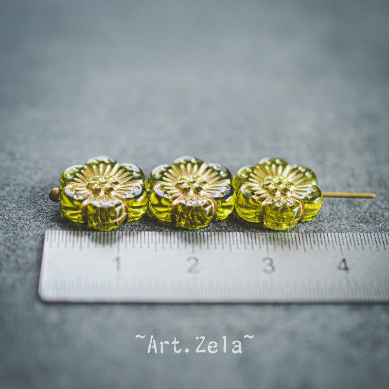 Perles fleurs vert péridot et doré 13mm X10 Perles acryliques