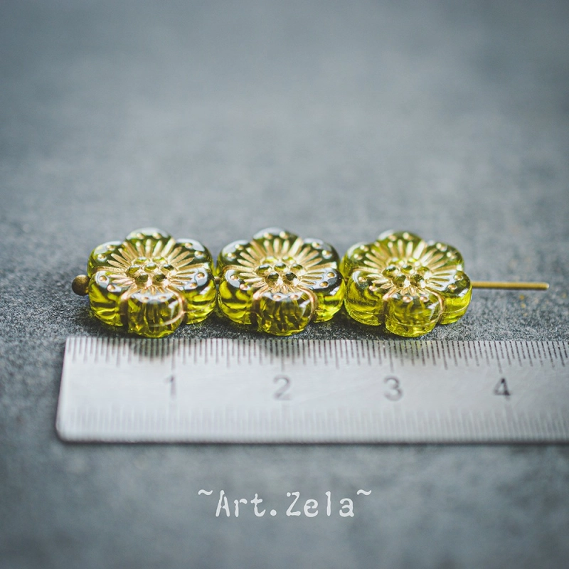 Perles fleurs vert péridot et doré 13mm X10 Perles acryliques