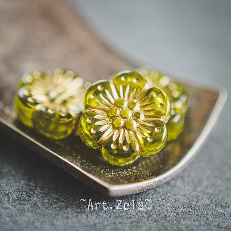 Perles fleurs vert péridot et doré 13mm X10 Perles acryliques