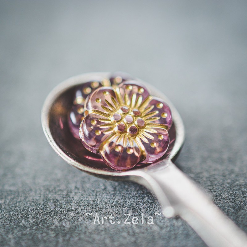 Perles fleurs parme clair et doré 13mm X10 Perles acryliques
