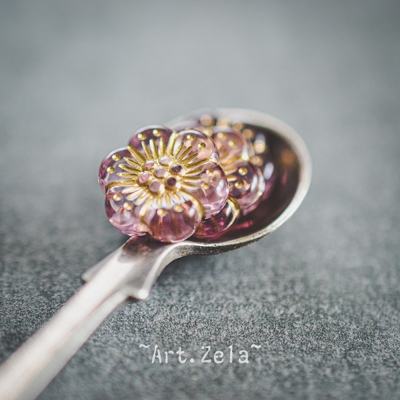 Perles fleurs parme clair et doré 13mm X10 Perles acryliques