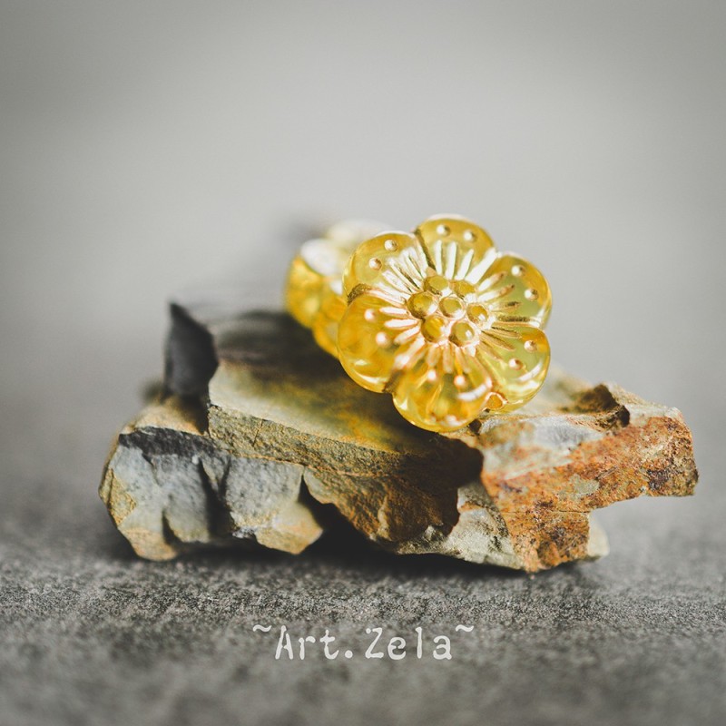 Perles fleurs jaune safran et doré 13mm X10 Perles acryliques