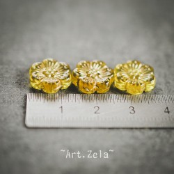 Perles fleurs jaune safran et doré 13mm X10 Perles acryliques