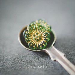 Perles fleurs vert et doré 13mm X10 Perles acryliques