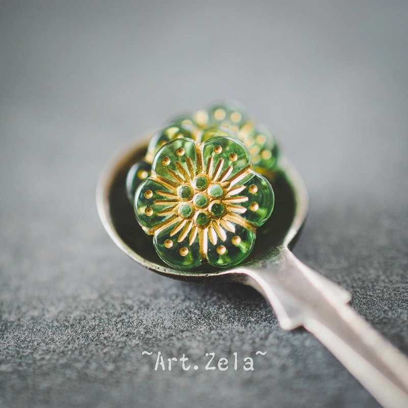Perles fleurs vert et doré 13mm X10 Perles acryliques