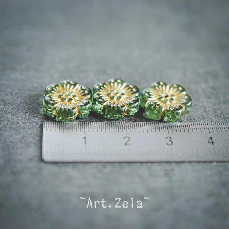 Perles fleurs vert et doré 13mm X10 Perles acryliques