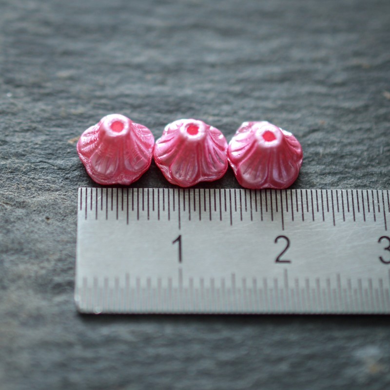 Clochettes roses métallisées 7x5mm X25 Perles verre tchèque opaque