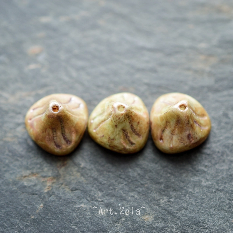 Clochettes Picasso vert pâle 10x12mm X6 Perles verre tchèque