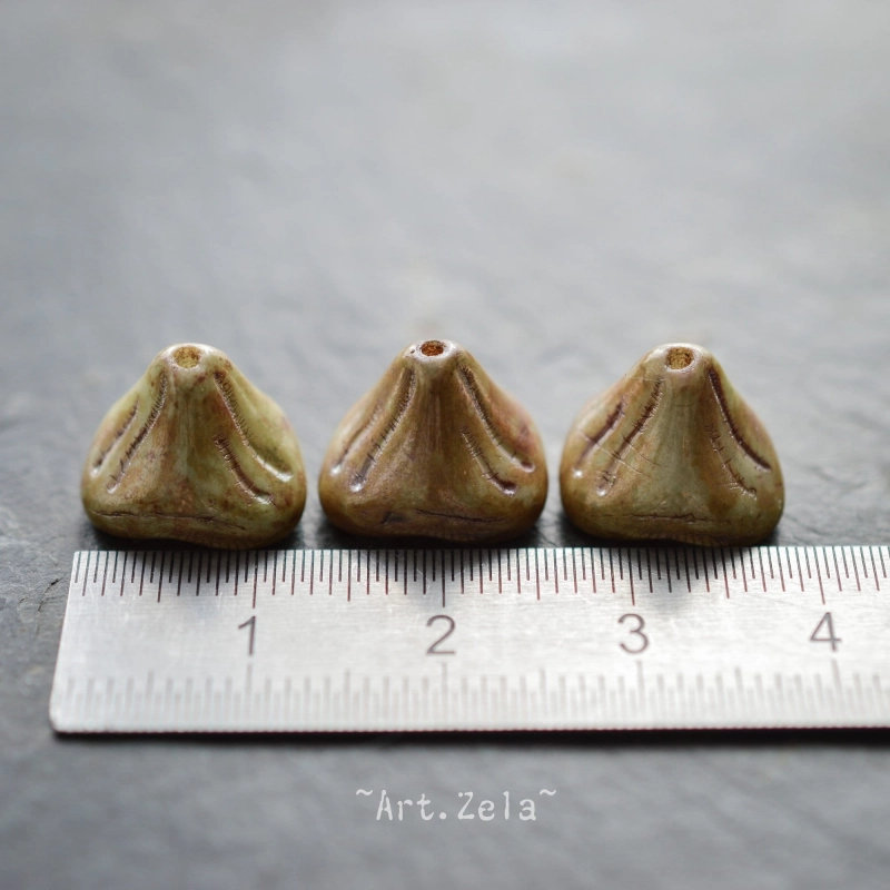 Clochettes Picasso vert pâle 10x12mm X6 Perles verre tchèque