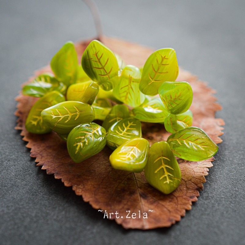 Feuilles citron vert et doré 14mm X8 Perles verre tchèques