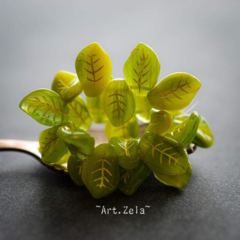 Feuilles citron vert et doré 14mm X8 Perles verre tchèques