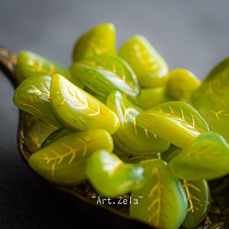 Feuilles citron vert et doré 14mm X8 Perles verre tchèques