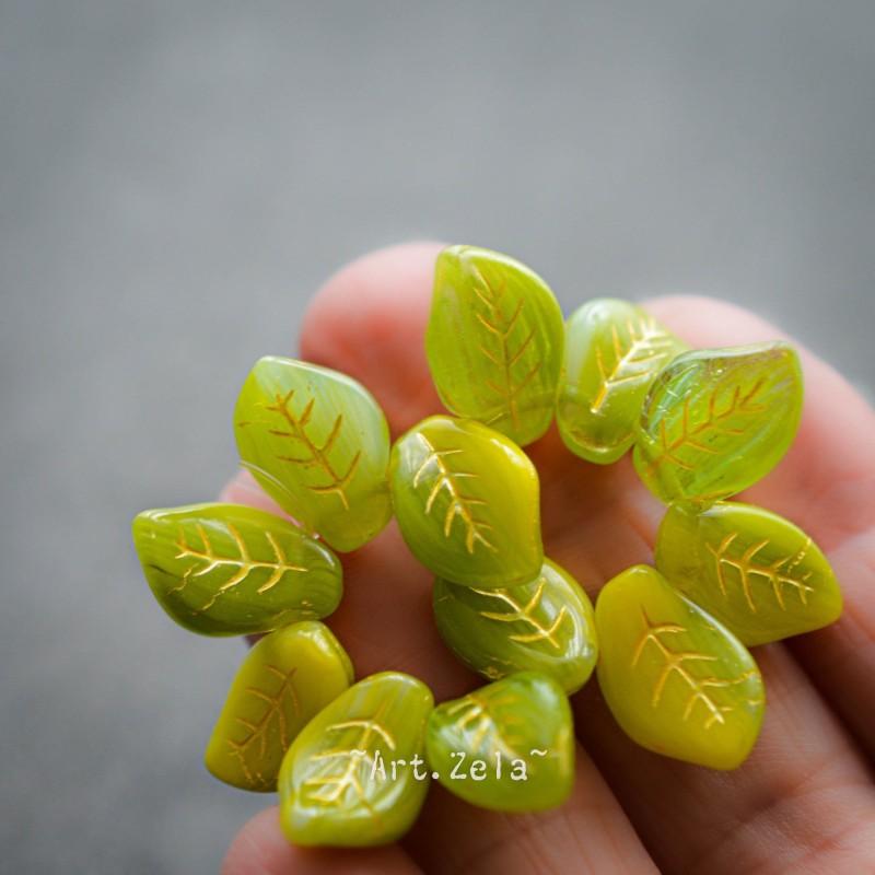 Feuilles citron vert et doré 14mm X8 Perles verre tchèques