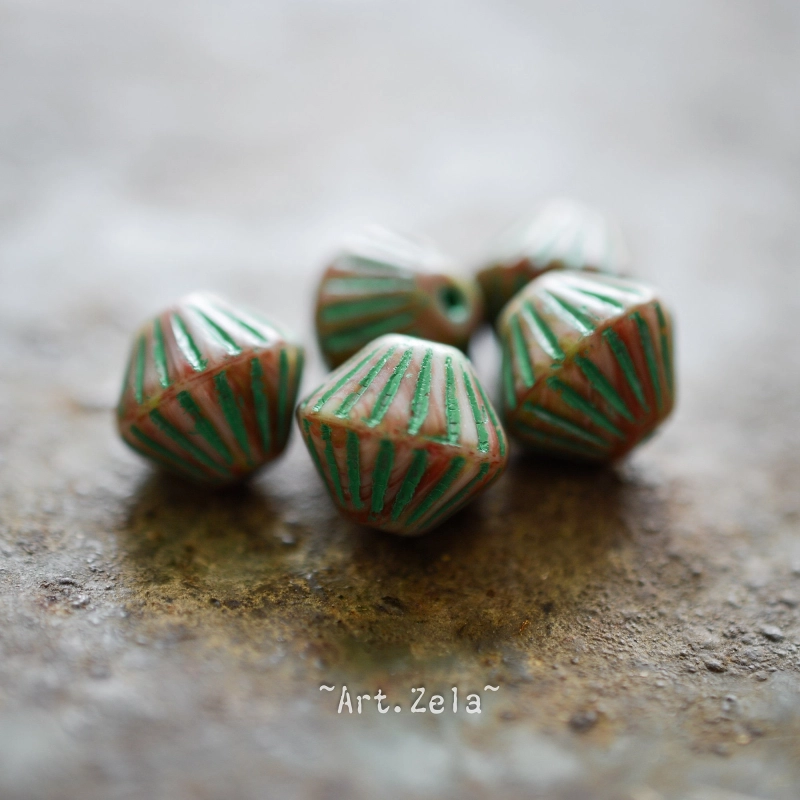 Bicônes vert rouge désaturé 11mm X6 Perles Verre Tchèque Opaque