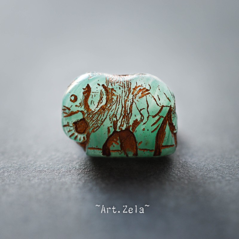 Éléphants vert opalescent 19x14mm X2 Perles verre tchèque premium