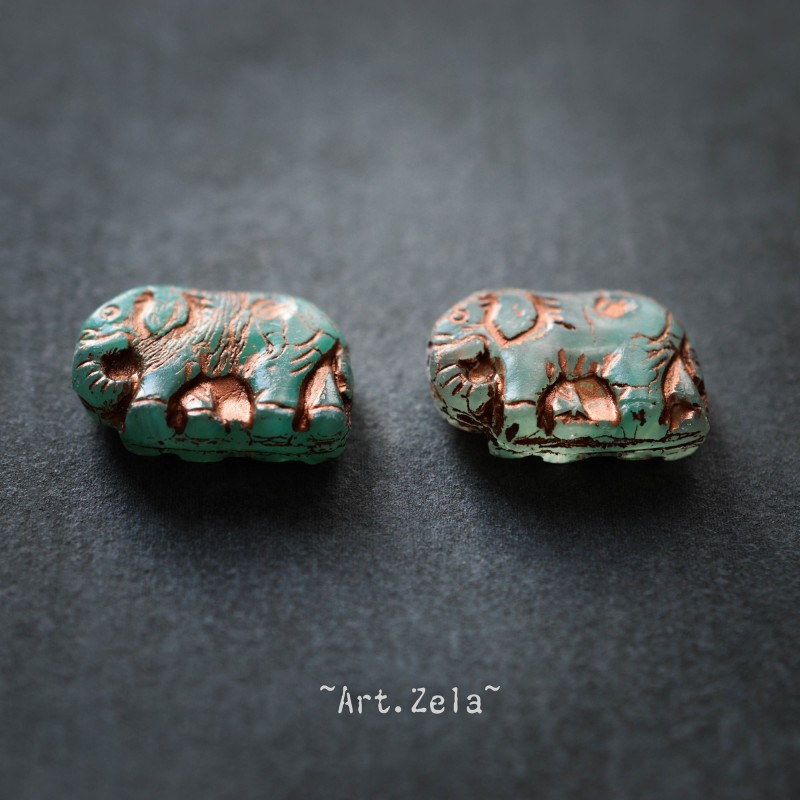 Éléphants vert opalescent 19x14mm X2 Perles verre tchèque premium