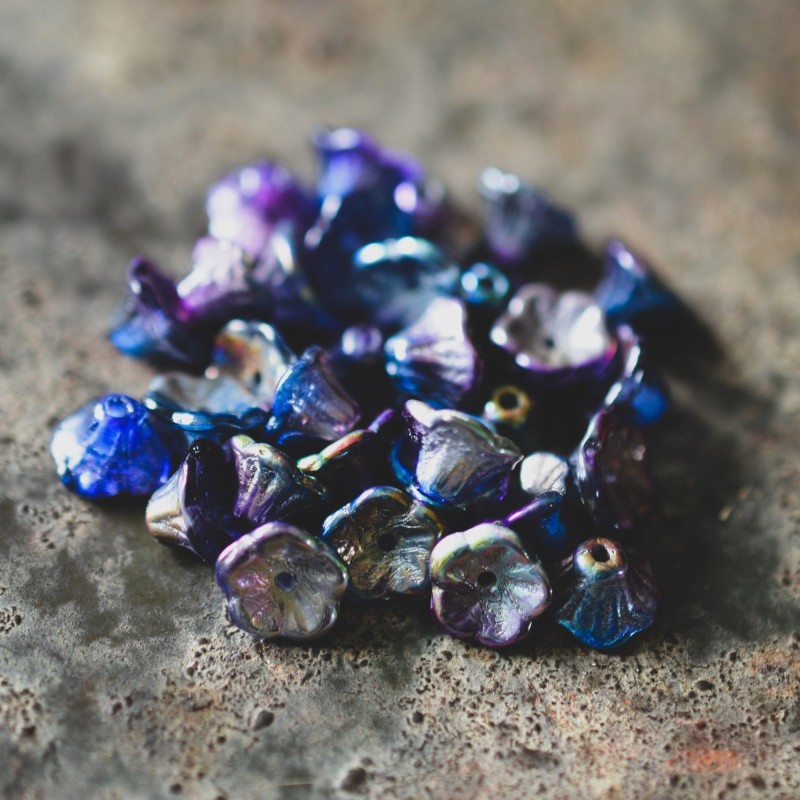 Clochettes bleu violet 7x5mm X25 Perles verre tchèque métallisé