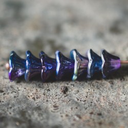 Clochettes bleu violet 7x5mm X25 Perles verre tchèque métallisé