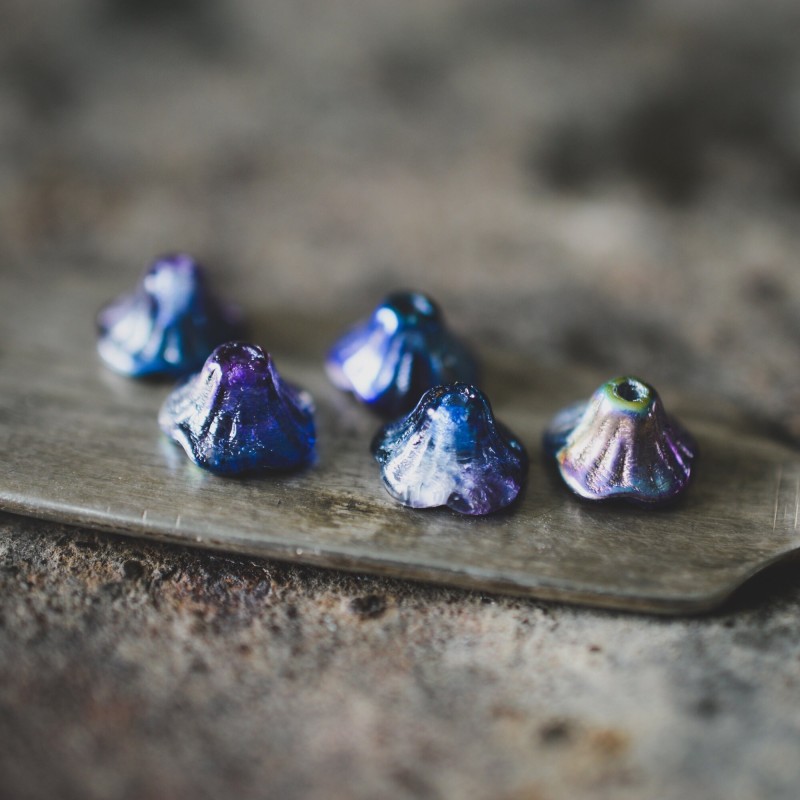 Clochettes bleu violet 7x5mm X25 Perles verre tchèque métallisé