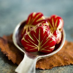 Feuille d'érable rouge bronze 13mm X4 Perles verre tchèque