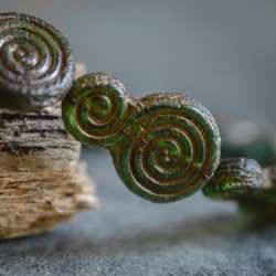 Spirales vert foncé cuivre 16mm X2 Perles verre tchèque dépoli