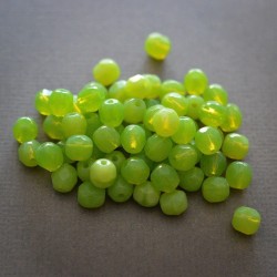 Facette vert pomme 6mm X25 Perles verre tchèque opalescent