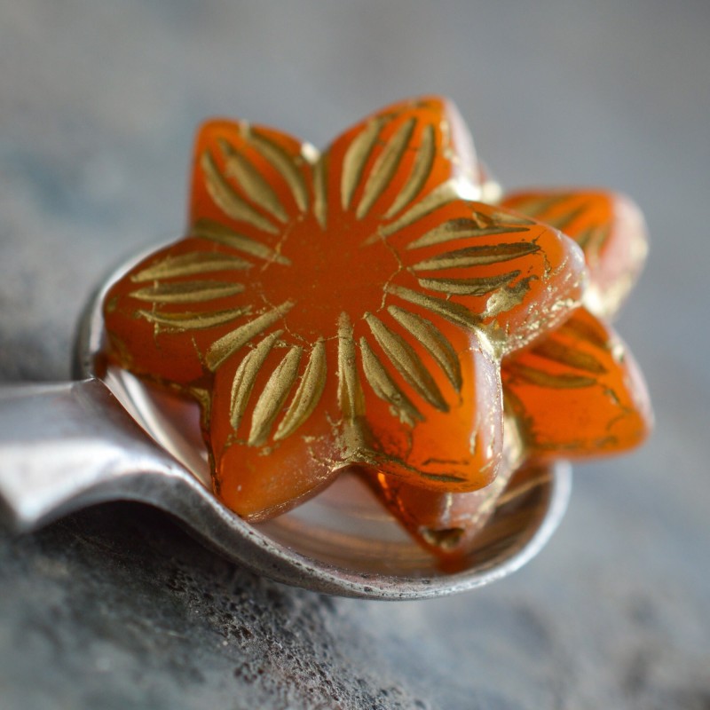 Fleur étoile orange bronze 16mm X2 Perles verre de Bohême