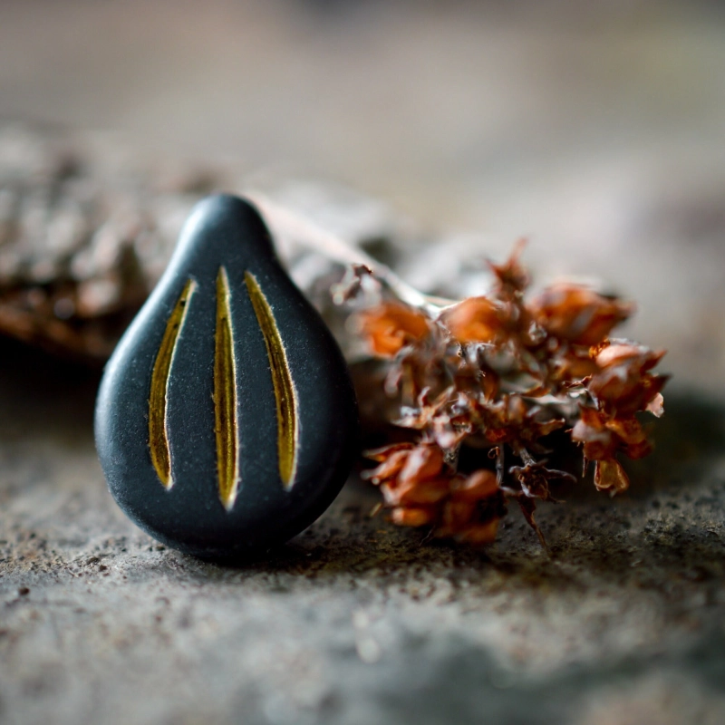 Pétales noir doré 14mm X6 Perles verre tchèque mat