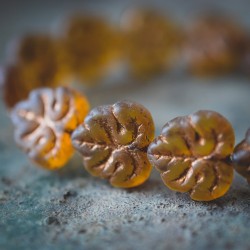 Feuilles ambre bronze 13mm X4 Perles verre tchèque mat