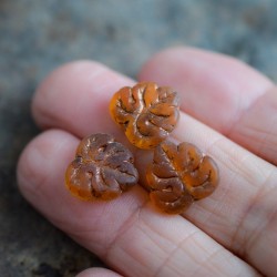 Feuilles ambre bronze 13mm X4 Perles verre tchèque mat