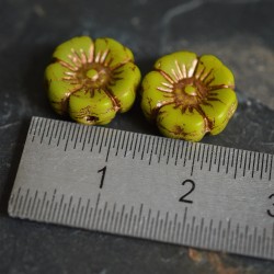 Perles hawaïennes vert chartreuse 12mm X6 Perles verre tchèque cuivré