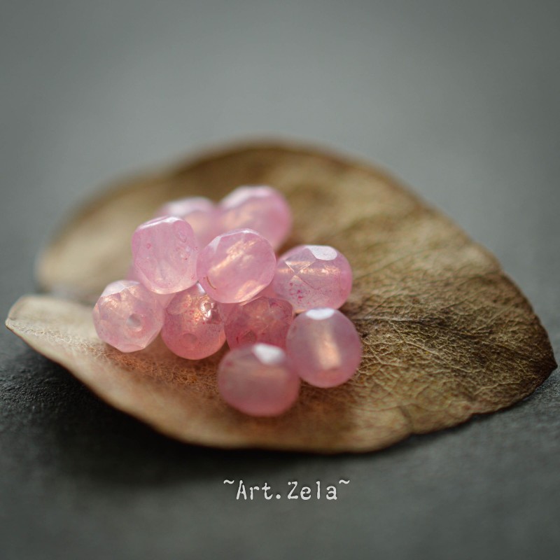 Facettes rose églantine 4mm X40 Perles verre tchèque opalescent