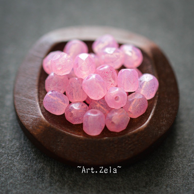 Facettes rose églantine 4mm X40 Perles verre tchèque opalescent