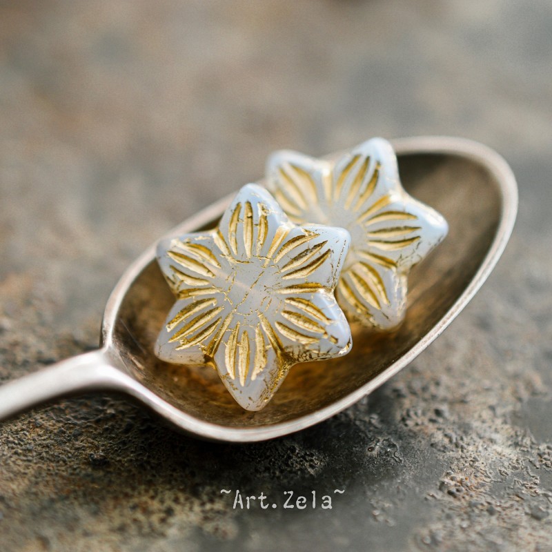 Fleur étoile gris clair 16mm  X2 Perles verre tchèque opalescent