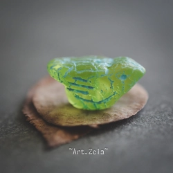 Oiseau vert acidulé bleu 22mm X1 Perle verre tchèque dépoli