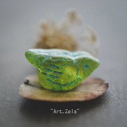 Oiseau vert acidulé bleu 22mm X1 Perle verre tchèque dépoli