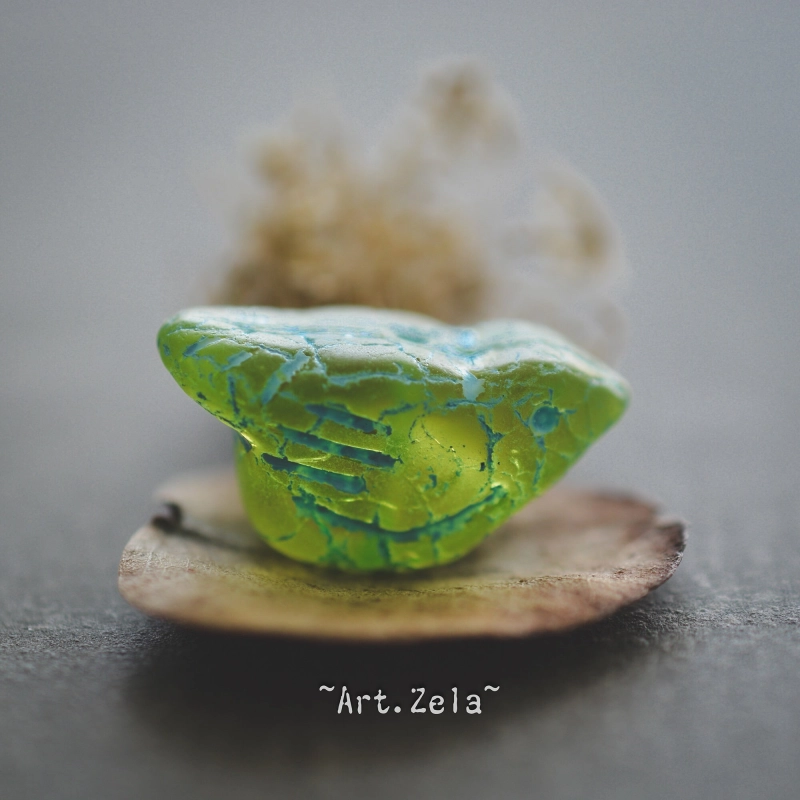 Oiseau vert acidulé bleu 22mm X1 Perle verre tchèque dépoli