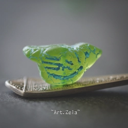 Oiseau vert acidulé bleu 22mm X1 Perle verre tchèque dépoli